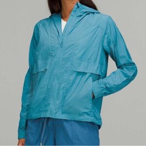 Lululemon Hood Lite Packable Jacket
Crest 8